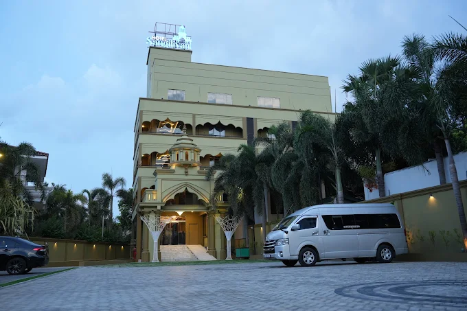 Sangiliyan Hotel property at dusk